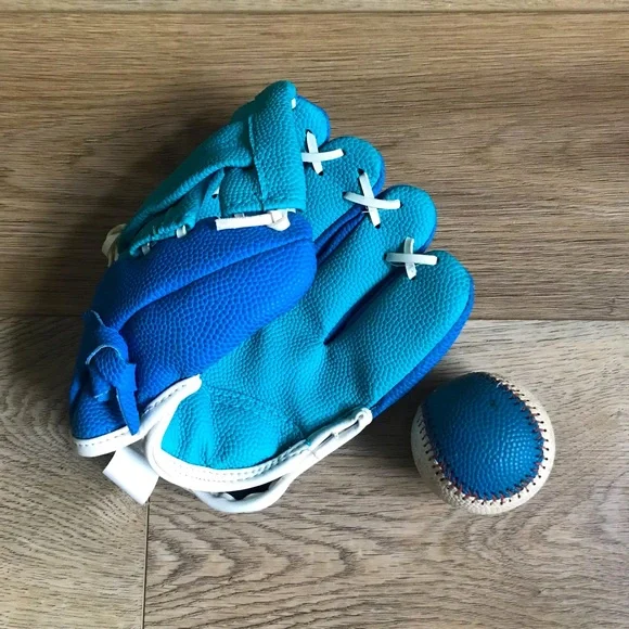 ⚾️ Little Boys Baseball Glove & Ball (3-4 yr old) - Picture 1 of 3